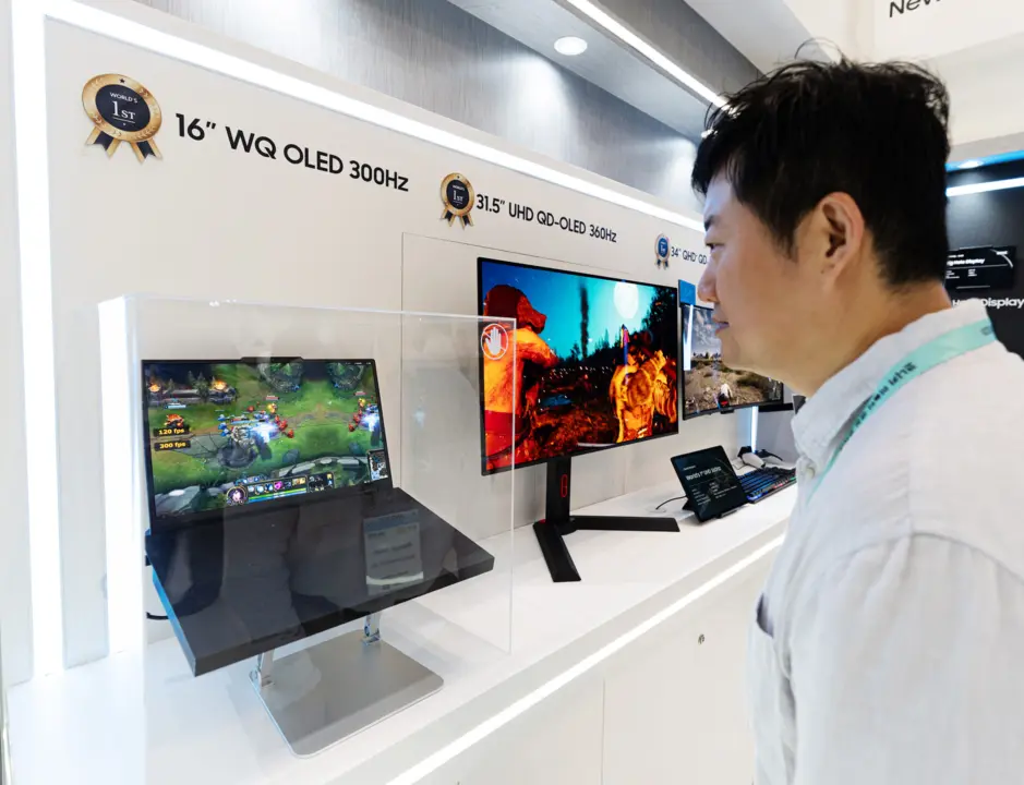 Samsung 300Hz OLED Laptop Display Breaks 240Hz Ceiling