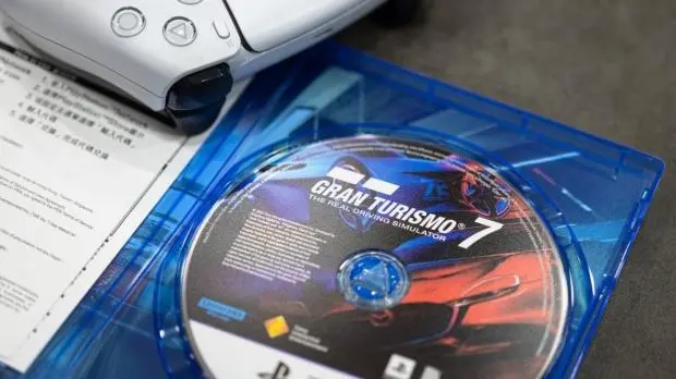 PlayStation console controller and disc drive