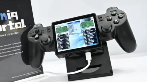 Yoniq Portal Handheld Brings DualShock 2 Design to Retro Gaming