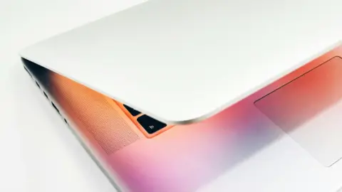 Apple MacBook