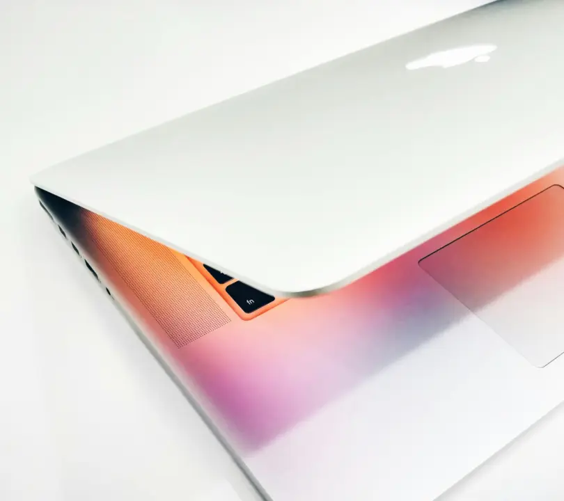 Apple MacBook