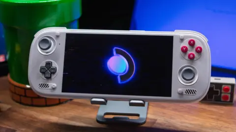 Armada OS Update Adds Native Sleep and HDR Fixes for Handhelds