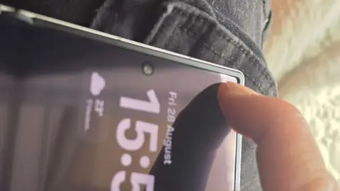Galaxy Z Fold 8 Inner Display Corners Flex When Pressed