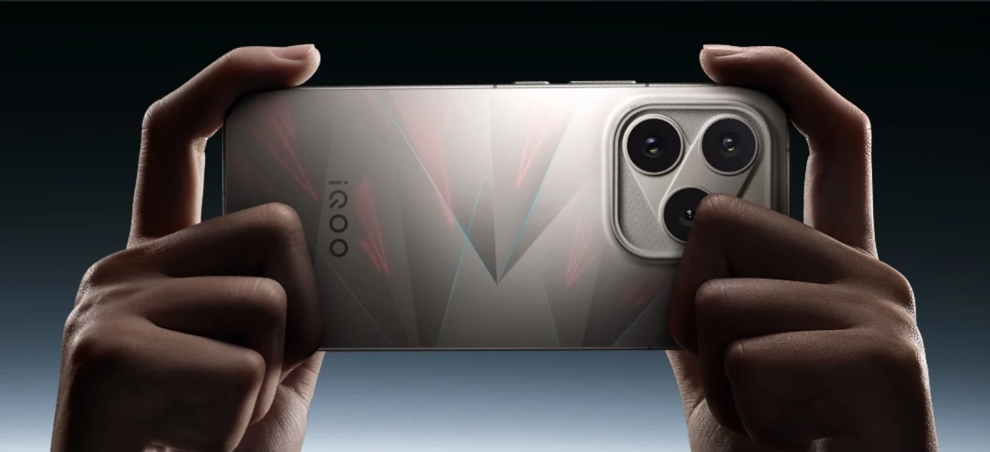 iQOO 16 rear camera module