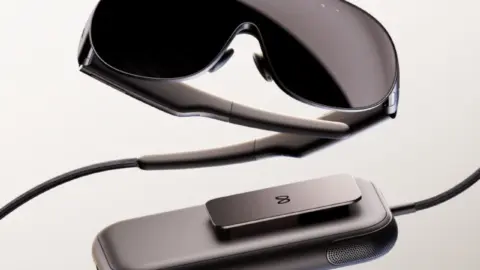 Meta VR Glasses weigh 100 grams, half the weight of an iPhone 18 Pro