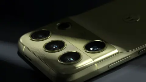 Motorola Signature 27 Teased With 200MP Camera and GrapheneOS Support