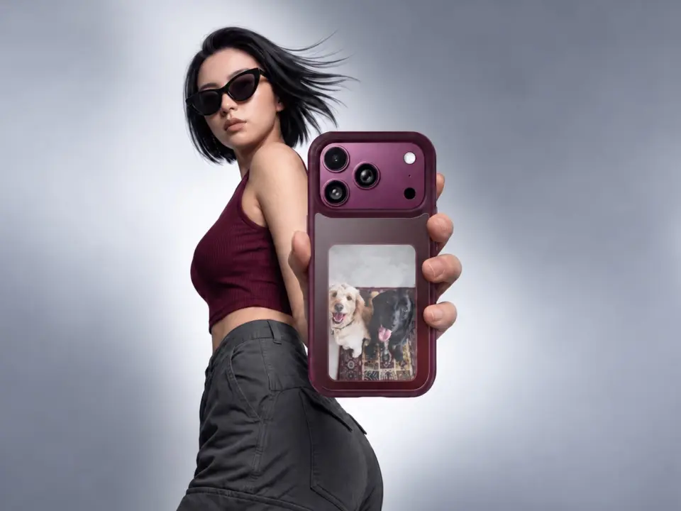 Ugreen Magic E-ink Screen Case for iPhone 18 Pro