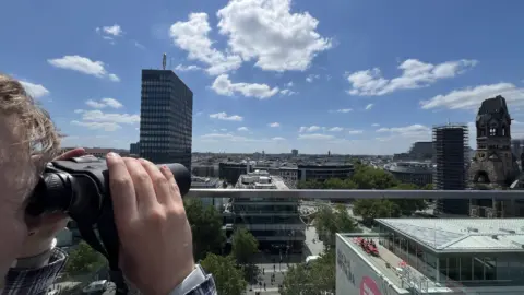 Unistellar Envision AR Binoculars Launch at $1,499 for November 2026