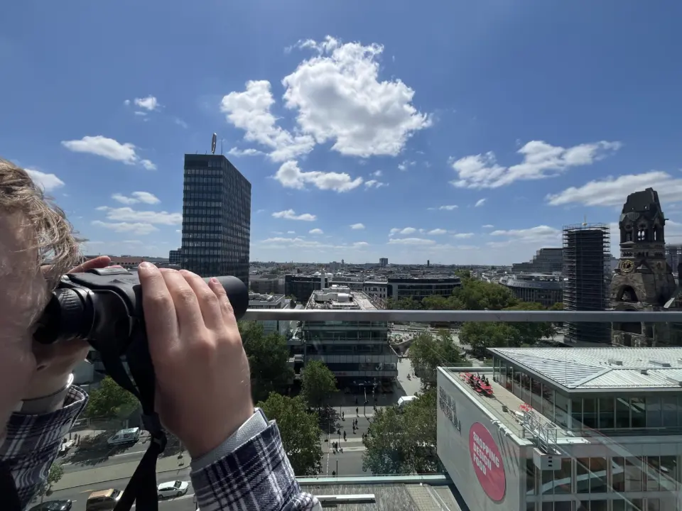 Unistellar Envision AR Binoculars Launch at $1,499 for November 2026
