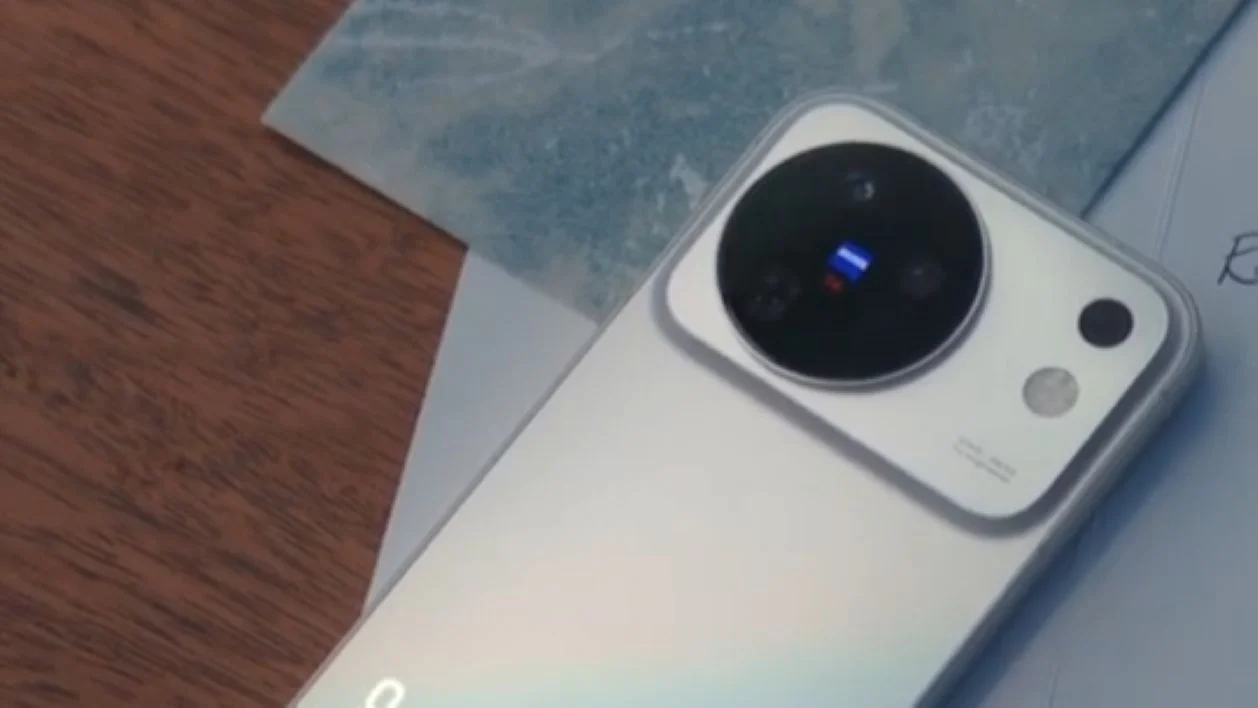 Vivo X500 smartphone