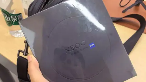 Vivo X500 Leak Reveals Sony LYT-828 Sensor and Circular Camera Design