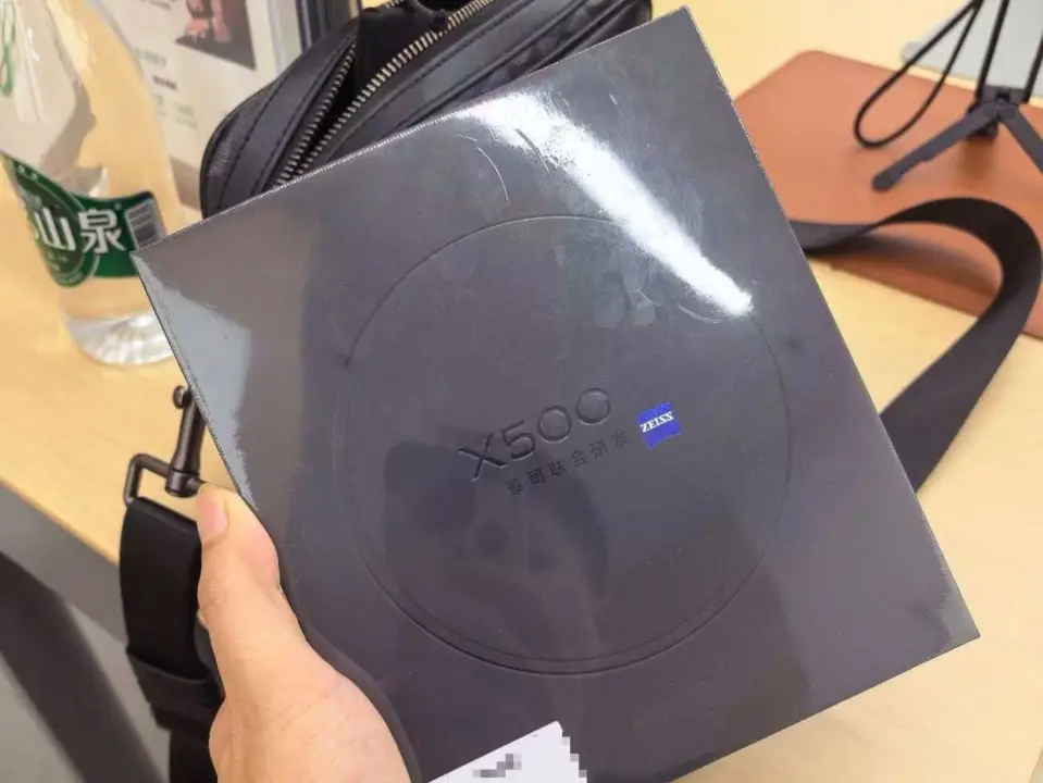 Vivo X500 Leak Reveals Sony LYT-828 Sensor and Circular Camera Design