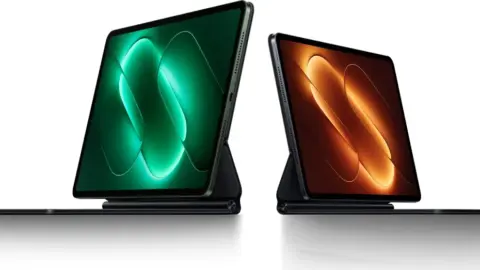 Xiaomi Pad 9 and Pad 9 Pro tablets displayed side by side