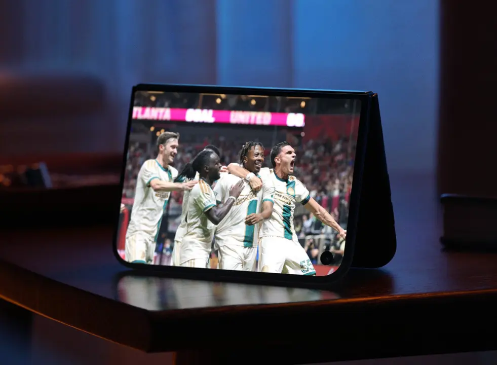 Apple iPhone Duo Preorders Stall as Global Launch Spreads Thin Stock