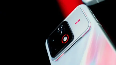Honor Win 2 phones get 12,000 mAh batteries and active cooling fans