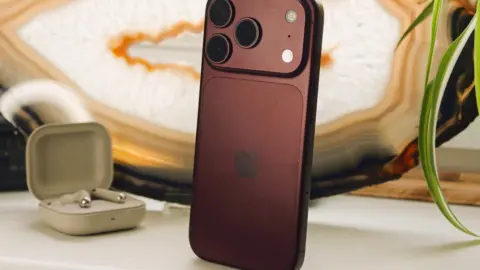 iPhone 18 Pro PWM frequency drops to 60 Hz, risking eye strain for sensitive users