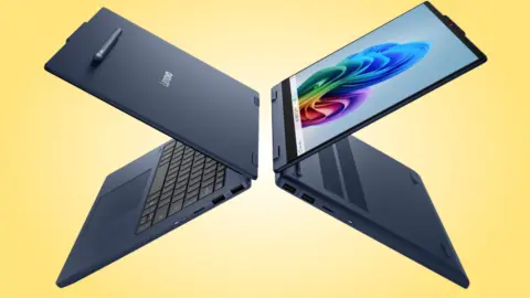 Lenovo IdeaPad 5 2-in-1 14IWC11 arrives in Europe with Intel Wildcat Lake starting at around $1,018
