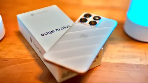 Motorola Edge 70 Plus lasts 23 hours 42 minutes on a single charge