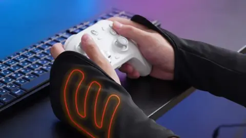 Thanko launches USB-powered heated gaming gloves for around $22