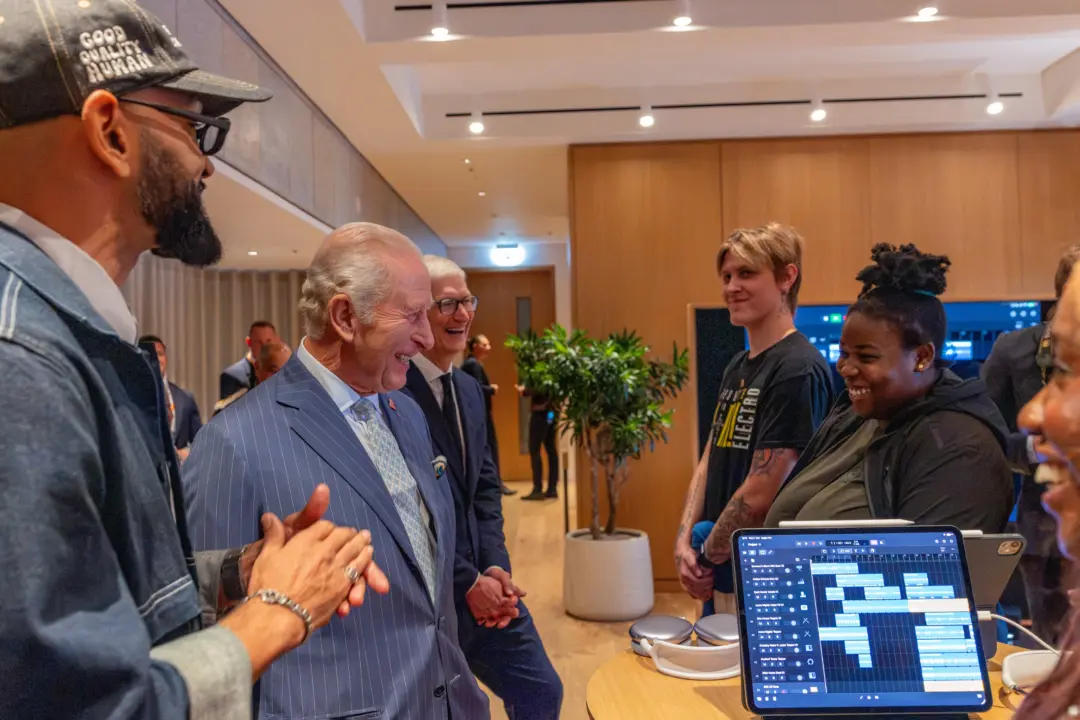 Tim Cook Declares Non-Interference as John Ternus Takes Full Control of Apple